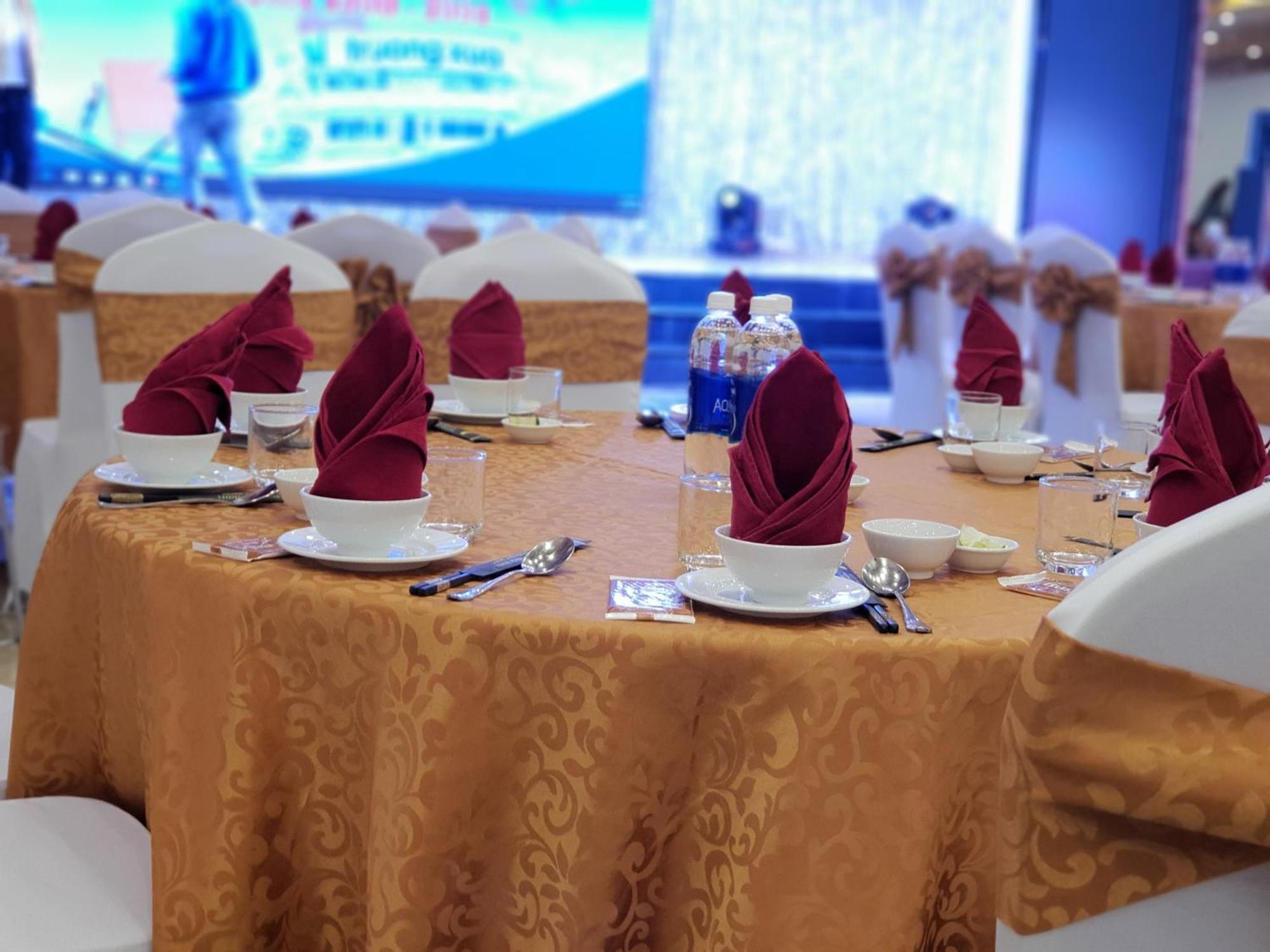Phu Cuong Beach Hotel Донг Хой Екстериор снимка
